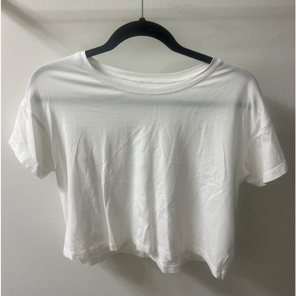 Lululemon White Cropped Tee Size 6 (no tag inside)